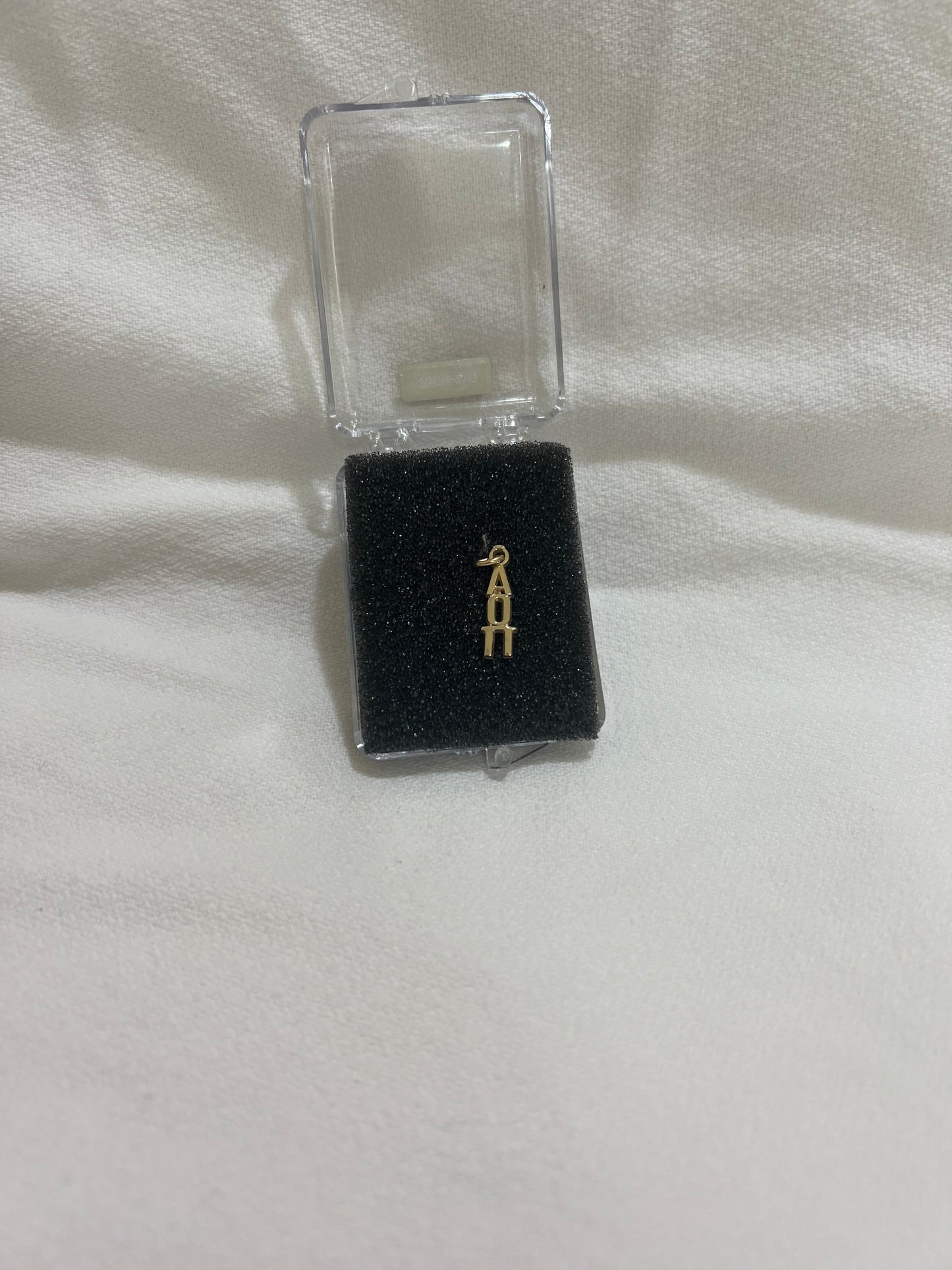 Alpha Omicron Pi 10k Gold Lavalier